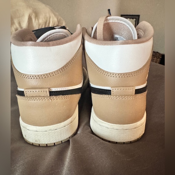 Womens Air Jordan Retro 1 Mid 'Desert Sail' (W) Sz 8 - Picture 6 of 8